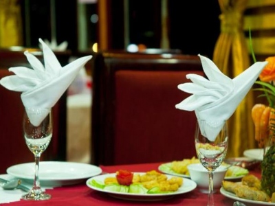 du-thuyen-golden-lotus-restaurant7